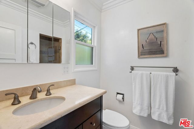 11319 Rose Avenue, Los Angeles CA: https://media.crmls.org/mediaz/1b09e435-abe1-4500-8531-84a0ac763d33.jpg