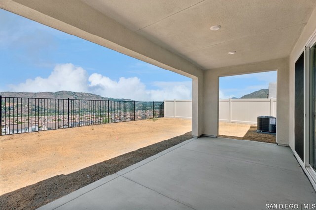 632 MEADOWOOD ST, Fallbrook CA: https://media.crmls.org/mediaz/1b0a2344-9d3a-45a8-84ea-ccee1e85c475.jpg