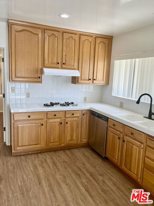 3331 Inglewood Boulevard, Los Angeles CA: https://media.crmls.org/mediaz/1b0a30d7-a5e0-4db8-b22c-a3109e2dd653.jpg