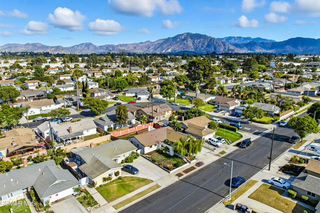 1088 Durkin Street, Camarillo CA: https://media.crmls.org/mediaz/1b0a4992-fdf7-40aa-8fae-0a80a93be141.jpg