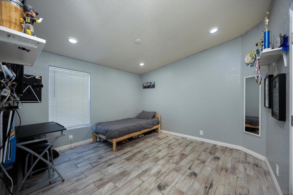 MLS #250038022SD image #19