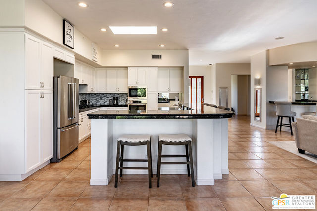 55586 Southern, La Quinta CA: https://media.crmls.org/mediaz/1b0ab4bb-52cc-4441-9891-3ad92f732c53.jpg