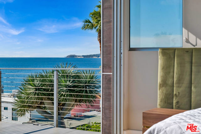 25423 Malibu Road, Malibu CA: https://media.crmls.org/mediaz/1b0b01b0-b80e-4468-b9eb-4bc940425f6d.jpg
