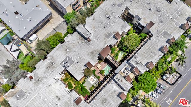 320 S Ardmore Avenue, Los Angeles CA: https://media.crmls.org/mediaz/1b0b0583-3670-4ab8-b4d6-24e52c84a1b6.jpg