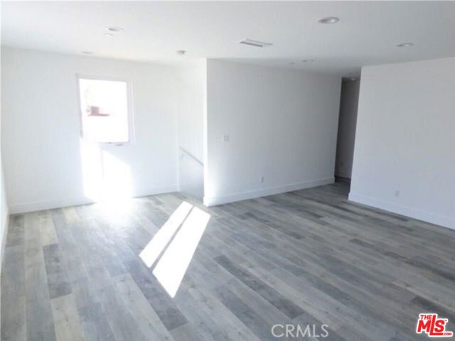 1113 Carmona Avenue, Los Angeles CA: https://media.crmls.org/mediaz/1b0b7585-0be9-4de7-9a72-7523f94c35a6.jpg