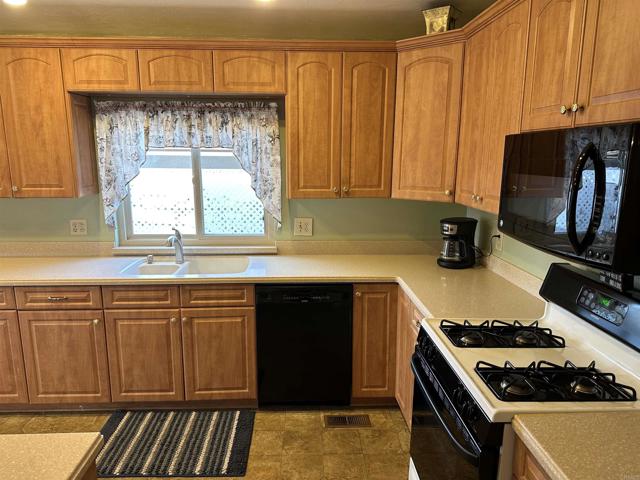 Detail Gallery Image 11 of 44 For 5252 Harvest Ct, Oceanside,  CA 92057 - 3 Beds | 2 Baths