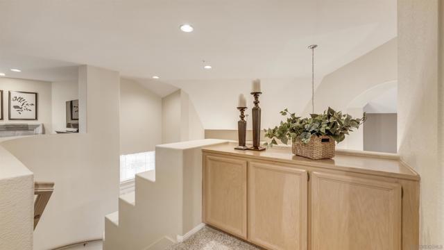 2352 Rock Crest Gln, Escondido CA: https://media.crmls.org/mediaz/1b0c0555-106c-4405-803b-6876767d4d28.jpg