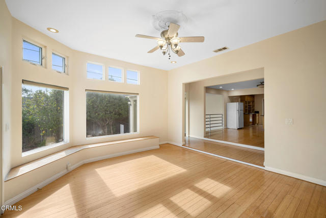 4917 Angeles Crest Highway, La Canada Flintridge CA: https://media.crmls.org/mediaz/1b0c0c19-411c-4d21-af25-d7994ea1eb49.jpg