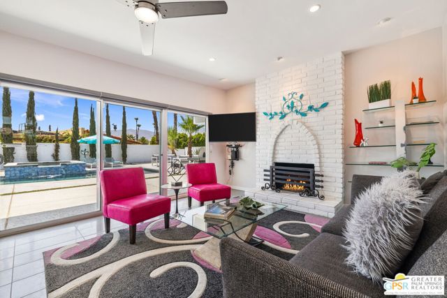 3351 E Paseo Barbara, Palm Springs CA: https://media.crmls.org/mediaz/1b0c54c2-a1cd-4191-97e4-4fe9e525d201.jpg