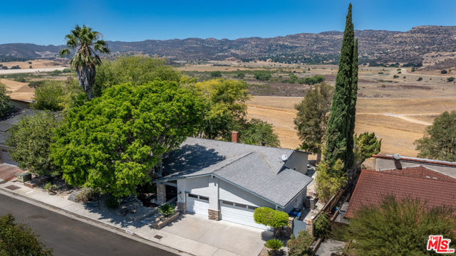 8919 Moorcroft Avenue, West Hills CA: https://media.crmls.org/mediaz/1b0c9f0e-a432-4126-a811-b2e5efff802c.jpg