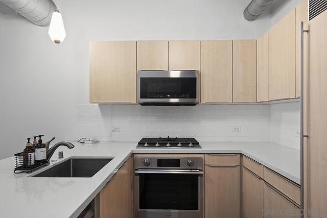 877 Island Avenue, San Diego CA: https://media.crmls.org/mediaz/1b0cde6d-cc65-461d-aaf2-28ee2deabe99.jpg