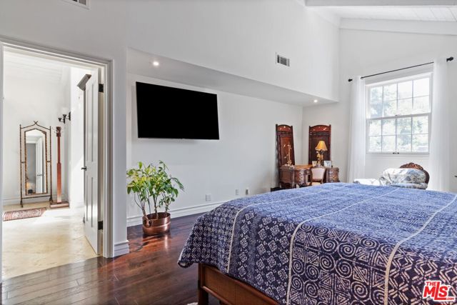 Drew Fenton | 1060 Chantilly Road Los Angeles CA | MLS: 7138387