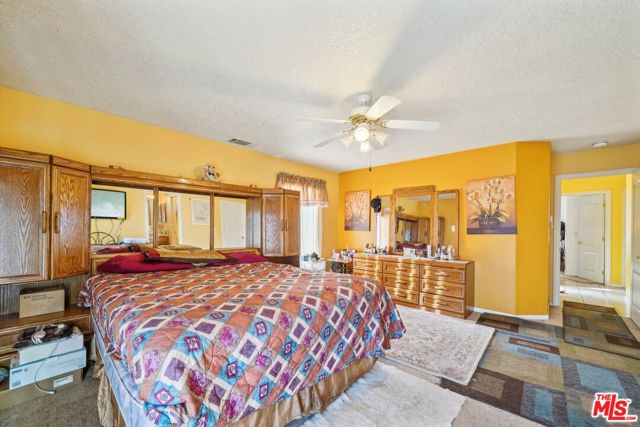 16185 Viho Road, Apple Valley CA: https://media.crmls.org/mediaz/1b0d0c9b-9db0-4ff2-963c-49b628f45b2d.jpg
