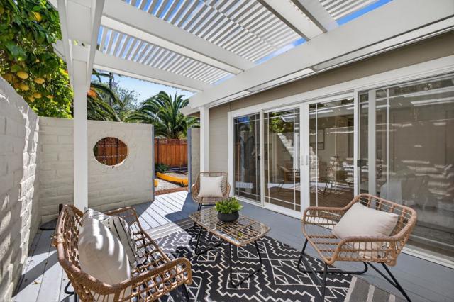 2169 Yorkshire Way, Mountain View CA: https://media.crmls.org/mediaz/1b0d221f-24fd-4511-b64e-55fcd2b8164d.jpg