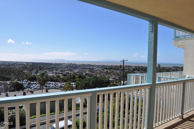 3305 Hilltop Drive, Ventura CA: https://media.crmls.org/mediaz/1b0d5ff1-d6f3-403d-b189-5a1a0c5c70c7.jpg