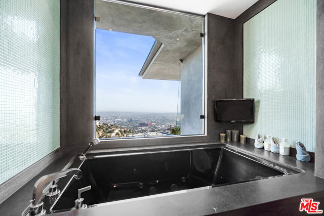 1742 Viewmont Drive, Los Angeles CA: https://media.crmls.org/mediaz/1b0d6190-f028-406b-94cb-fe5d5932720a.jpg
