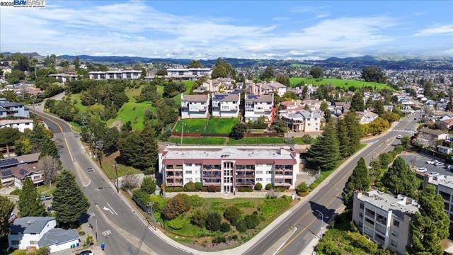 2500 Miramar Ave, Castro Valley CA: https://media.crmls.org/mediaz/1b0ee514-477e-4c9e-9990-8518f164fcaa.jpg