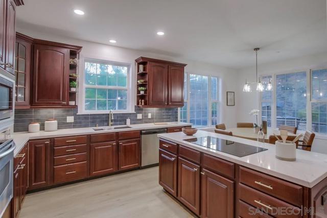 2543 Daisy Ln, Fallbrook CA: https://media.crmls.org/mediaz/1b0f3b85-9734-4cf9-8684-6f3eca5b0a2d.jpg