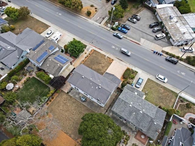 621 Monterey Avenue, Capitola CA: https://media.crmls.org/mediaz/1b0f6801-c974-4f80-8a45-76821671b2e2.jpg