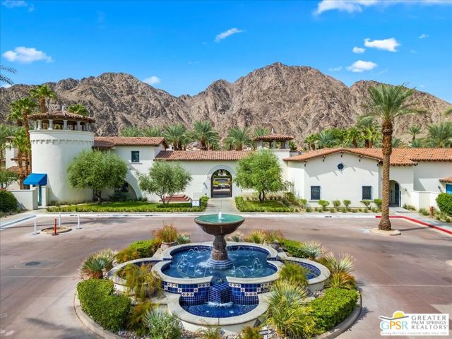 48472 Legacy Drive, La Quinta CA: https://media.crmls.org/mediaz/1b0f8d35-4b83-465c-9361-bedf20bc7ced.jpg