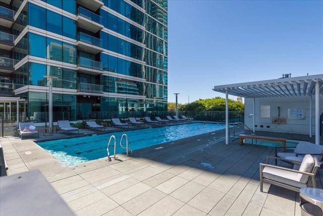 425 1st Street, San Francisco CA: https://media.crmls.org/mediaz/1b108b3d-05bb-4b92-a1c2-278ab9fc5596.jpg