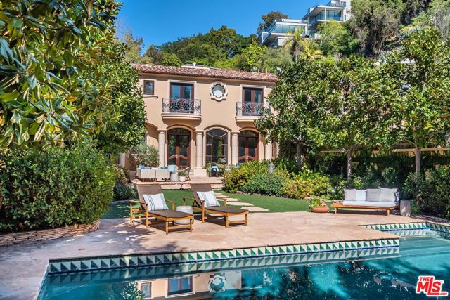 1549 Lindacrest Drive, Beverly Hills CA: https://media.crmls.org/mediaz/1b109e4c-b24e-435c-b6ba-1001159c8bf2.jpg