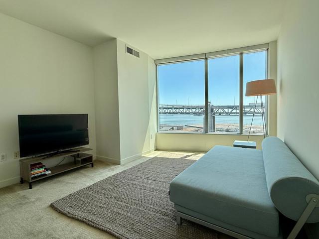 338 Spear Street, San Francisco CA: https://media.crmls.org/mediaz/1b10d4e7-075e-4d27-9ae6-1b192de105cf.jpg