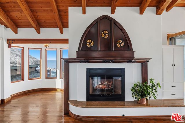 7007 Birdview Avenue, Malibu CA: https://media.crmls.org/mediaz/1b112da6-0626-476f-bb4c-f859bfc165ec.jpg