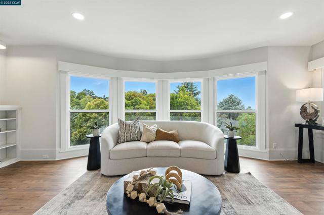 5020 Golden Gate Ave, Oakland CA: https://media.crmls.org/mediaz/1b119509-a2dd-4bf8-aea0-7b0a7b5e230b.jpg