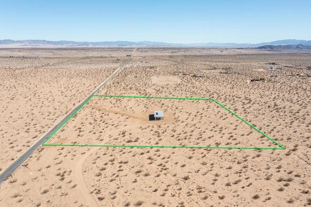 62751 Winters Road, Joshua Tree CA: https://media.crmls.org/mediaz/1b11cf23-380d-48b4-ba17-4c7d58c1841c.jpg