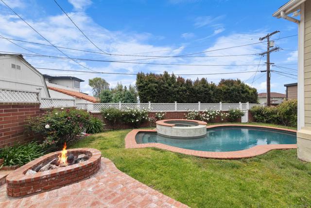 5640 Waverly Ave, La Jolla CA: https://media.crmls.org/mediaz/1b12051a-41d8-4e05-9e67-5eafed8bf455.jpg