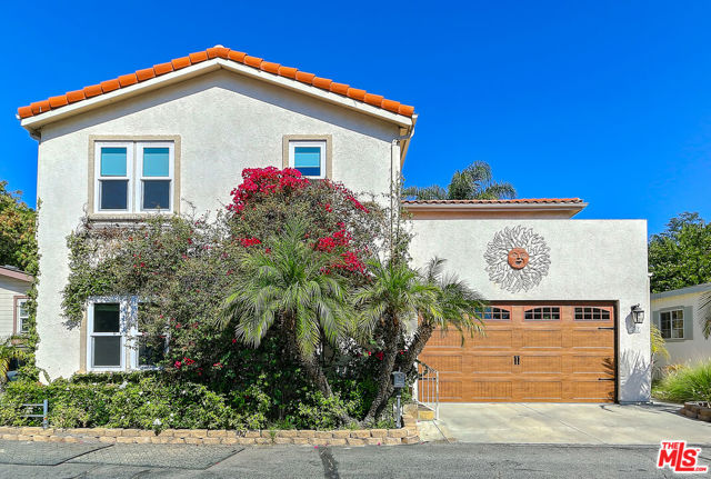 117 Navajo Lane, Topanga CA: https://media.crmls.org/mediaz/1b123982-1e42-44b9-91be-bf1d06d82fff.jpg