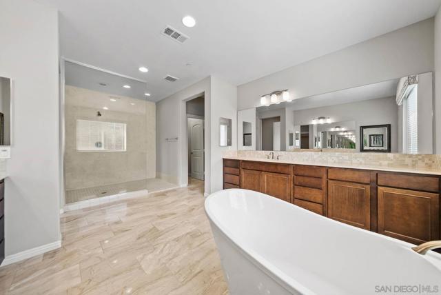 1797 Santa Christina Ave, Chula Vista CA: https://media.crmls.org/mediaz/1b128409-5aaa-41f3-86ac-802607db99d0.jpg