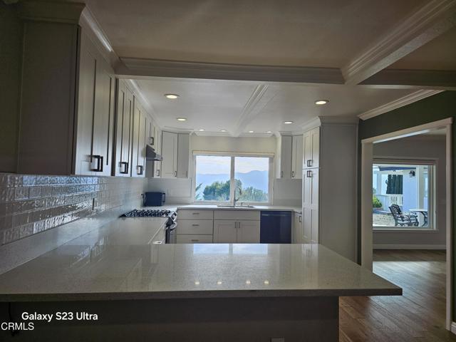 Detail Gallery Image 11 of 36 For 2708 Pinelawn Dr, La Crescenta,  CA 91214 - 4 Beds | 3 Baths