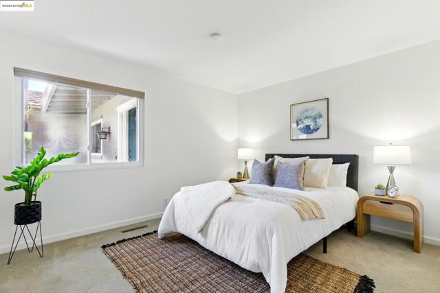 7927 Phaeton Dr, Oakland CA: https://media.crmls.org/mediaz/1b13041a-8c0f-424f-b9f3-f4db8f79b557.jpg