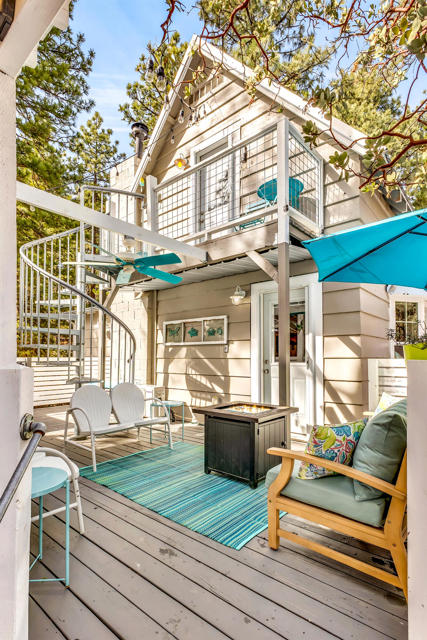 53125 Overlook Drive, Idyllwild CA: https://media.crmls.org/mediaz/1b137434-85dc-4d5a-b9fe-bbe972deab4a.jpg
