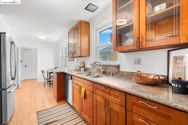 5715 Walnut St, Oakland, California 94605, 2 Bedrooms Bedrooms, ,1 BathroomBathrooms,Single Family Residence,For Sale,Walnut St,41064287