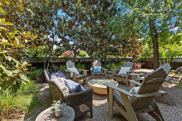 900 Roble Avenue, Menlo Park CA: https://media.crmls.org/mediaz/1b139387-5c79-4670-8a26-0cc2a444cc0e.jpg