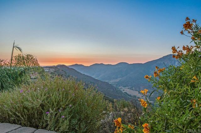 15718 Creek Hills Road, El Cajon CA: https://media.crmls.org/mediaz/1b13bdbe-621b-42d4-aca5-0a22c9fe3060.jpg