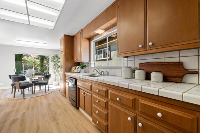 942 Viewridge Drive, San Mateo CA: https://media.crmls.org/mediaz/1b151192-1434-46d7-b563-0f205a8b9a0c.jpg