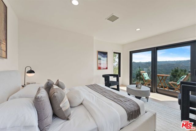 1648 Summitridge, Beverly Hills CA: https://media.crmls.org/mediaz/1b157cf2-529f-4e19-a244-6967c675b349.jpg
