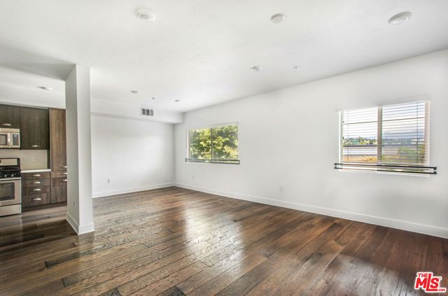 2974 Ripple Place, Los Angeles CA: https://media.crmls.org/mediaz/1b15adbf-2206-488e-a5e2-e944e7ed11d7.jpg