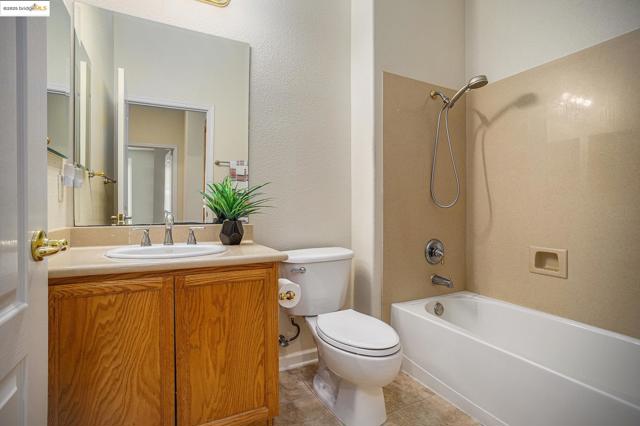 1012 Centennial Drive, Brentwood CA: https://media.crmls.org/mediaz/1b16148a-e6be-47bf-a151-a30d1a5359d3.jpg