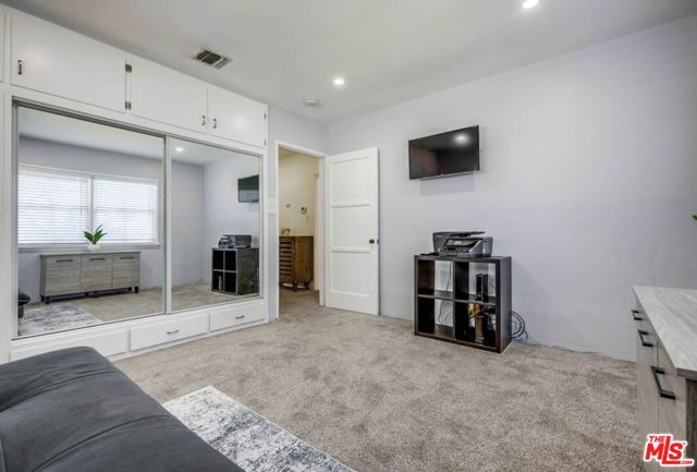 1060 E 45th Way, Long Beach CA: https://media.crmls.org/mediaz/1b168b95-d2e9-41ca-b578-0f0ae9634aa5.jpg