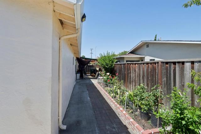 1672 Edsel Drive, Milpitas CA: https://media.crmls.org/mediaz/1b170b97-12ec-422e-bbcf-2c221e5aaee6.jpg