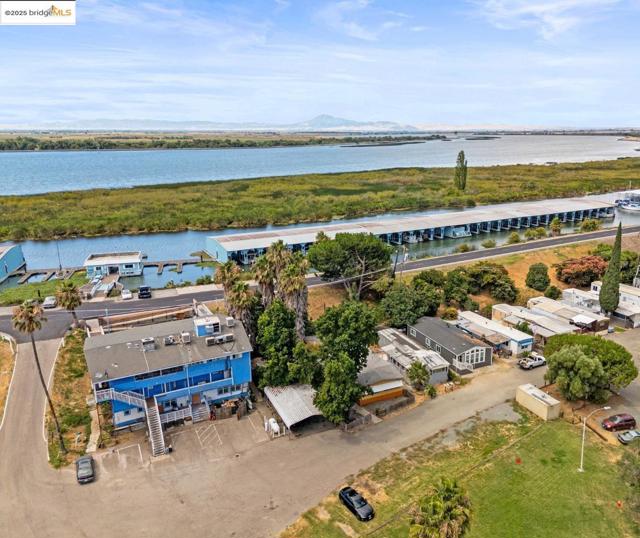841 W Brannan Island Rd, Isleton CA: https://media.crmls.org/mediaz/1b173966-90b0-4930-bc58-b4908aed0646.jpg