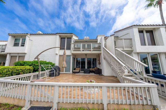 94 Kingston Ct W, Coronado CA: https://media.crmls.org/mediaz/1b17c19a-cb9b-4172-a7b4-0b394d0db9ab.jpg