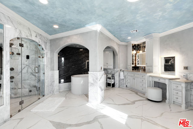 330 Kempton Road, Glendale CA: https://media.crmls.org/mediaz/1b182239-d048-4c98-a56f-55847a19bd51.jpg