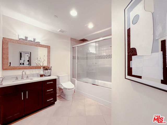 4848 Wilshire Boulevard, Los Angeles CA: https://media.crmls.org/mediaz/1b1828c5-d1b5-451d-bc74-65245c545c76.jpg