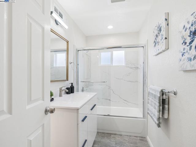 8612 Wicklow Ln, Dublin CA: https://media.crmls.org/mediaz/1b18a3c6-4265-4b7f-ae97-3ce884a55251.jpg